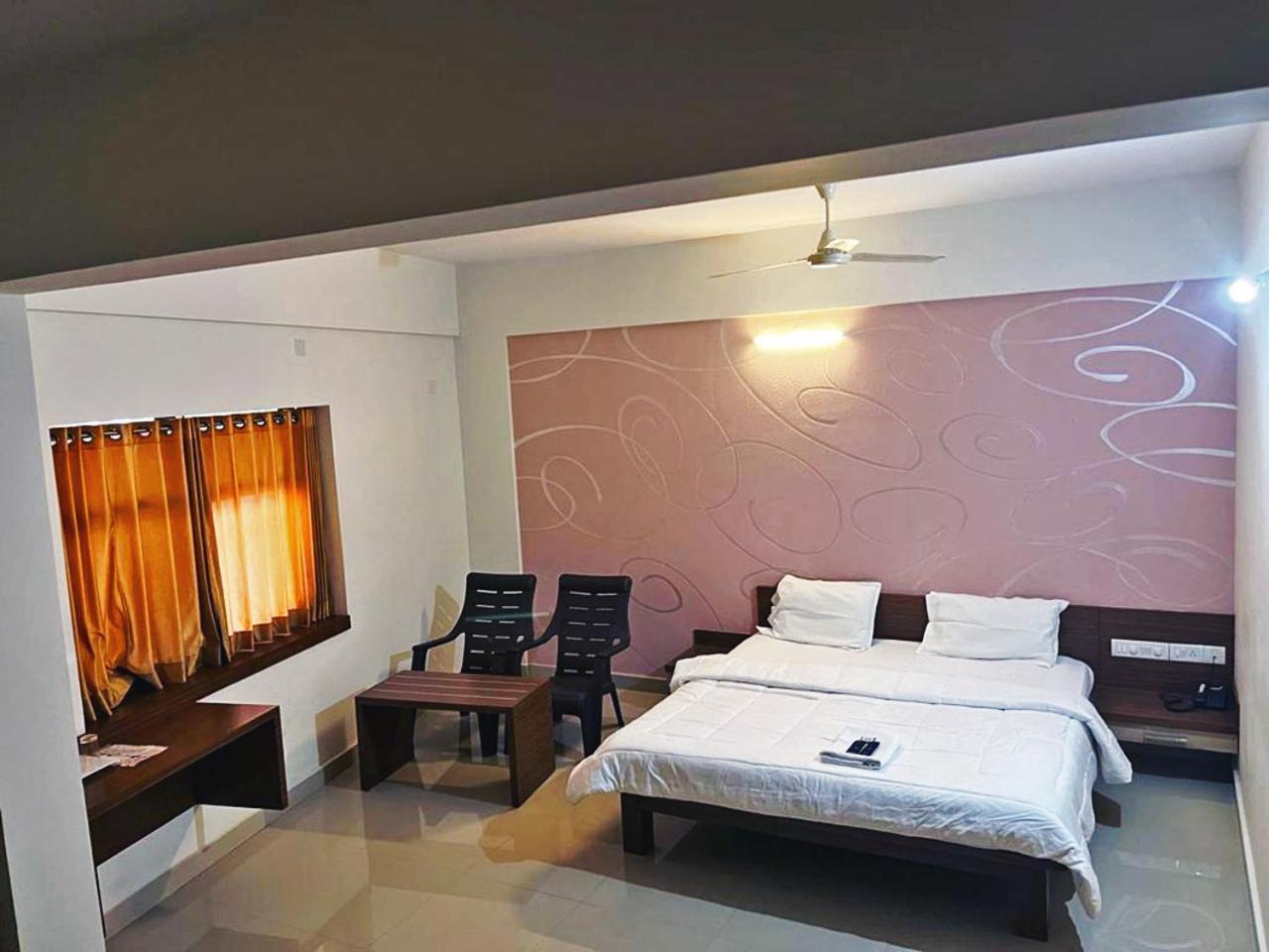 Hotel Radha Pangala Exterior foto